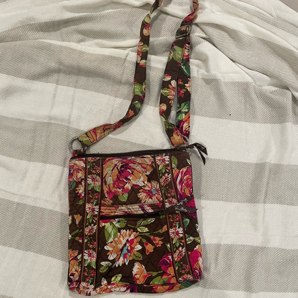 VERA BRADLEY cross body purse.